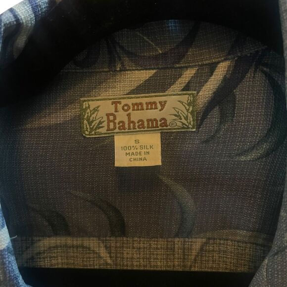 Tommy Bahama men's  100% Silk Tropical Palm Print Short Sleeve Button-Up Shirt - Picture 7 of 7